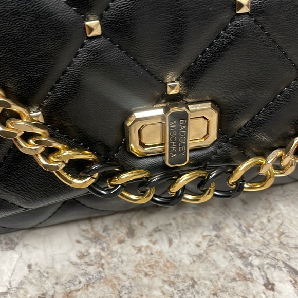 BADGLEY MISCHKA Crossbody W / Diamond quilted & studs on cover - Picture 4 of 8